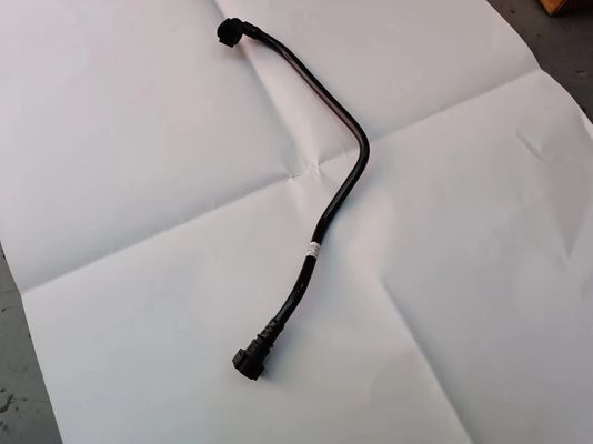 Comme les photos le montrent, les pièces automobiles du moteur de voiture, les tuyaux d'eau, les pièces détachées automobiles.